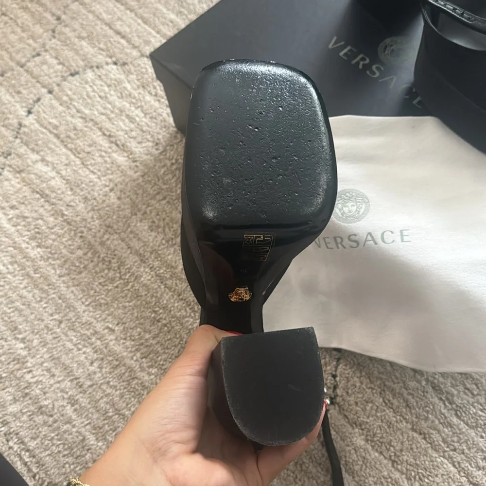 Versace heels size 38 - Picture 4 of 5